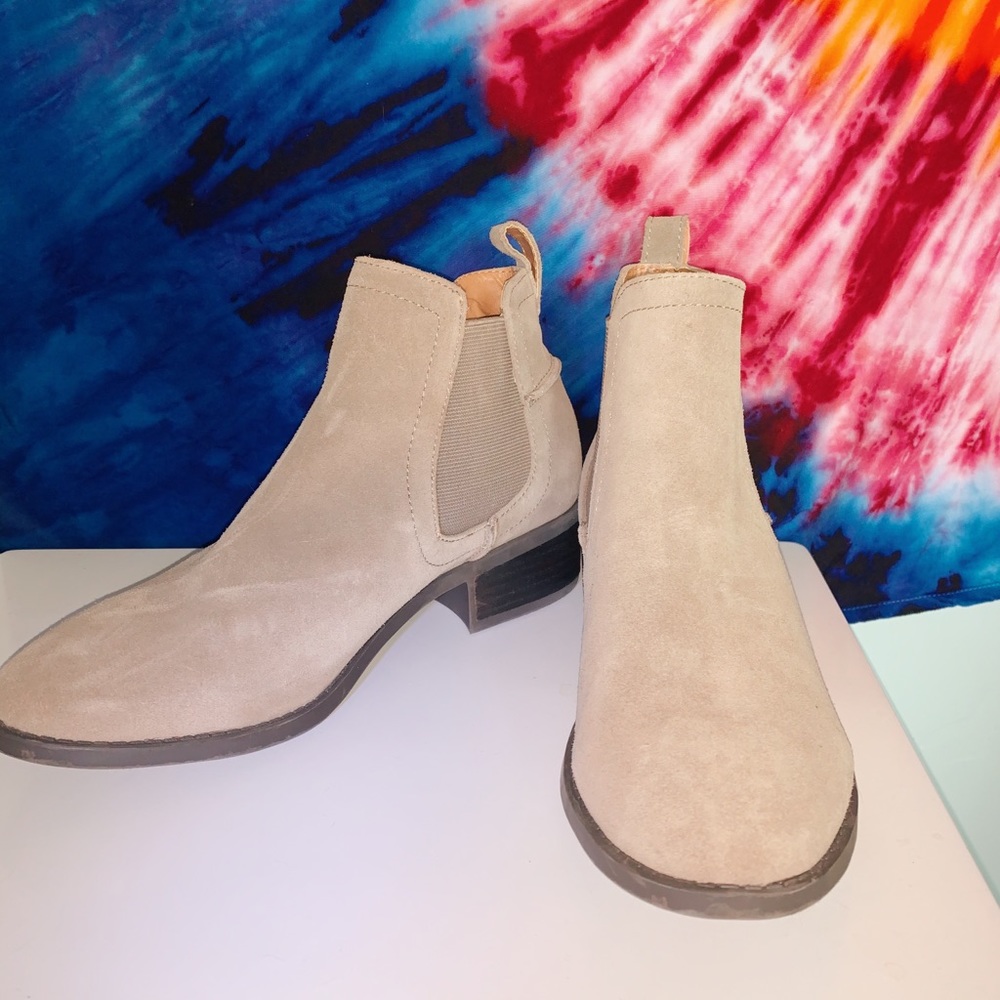 Steve Madden Women’s Size 6 Almond Toe Booties